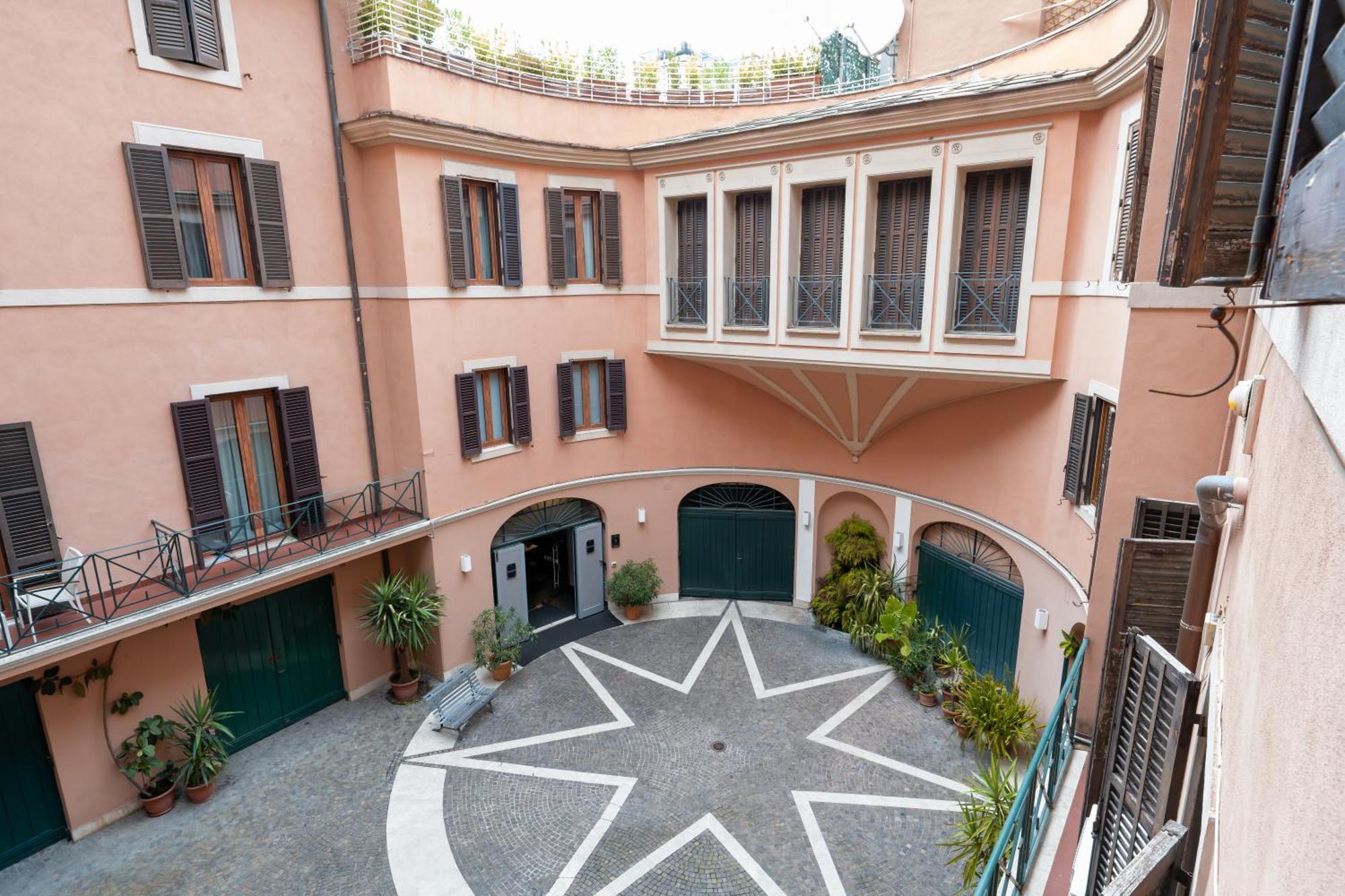 Trevi Ducal Palace 罗马 外观 照片